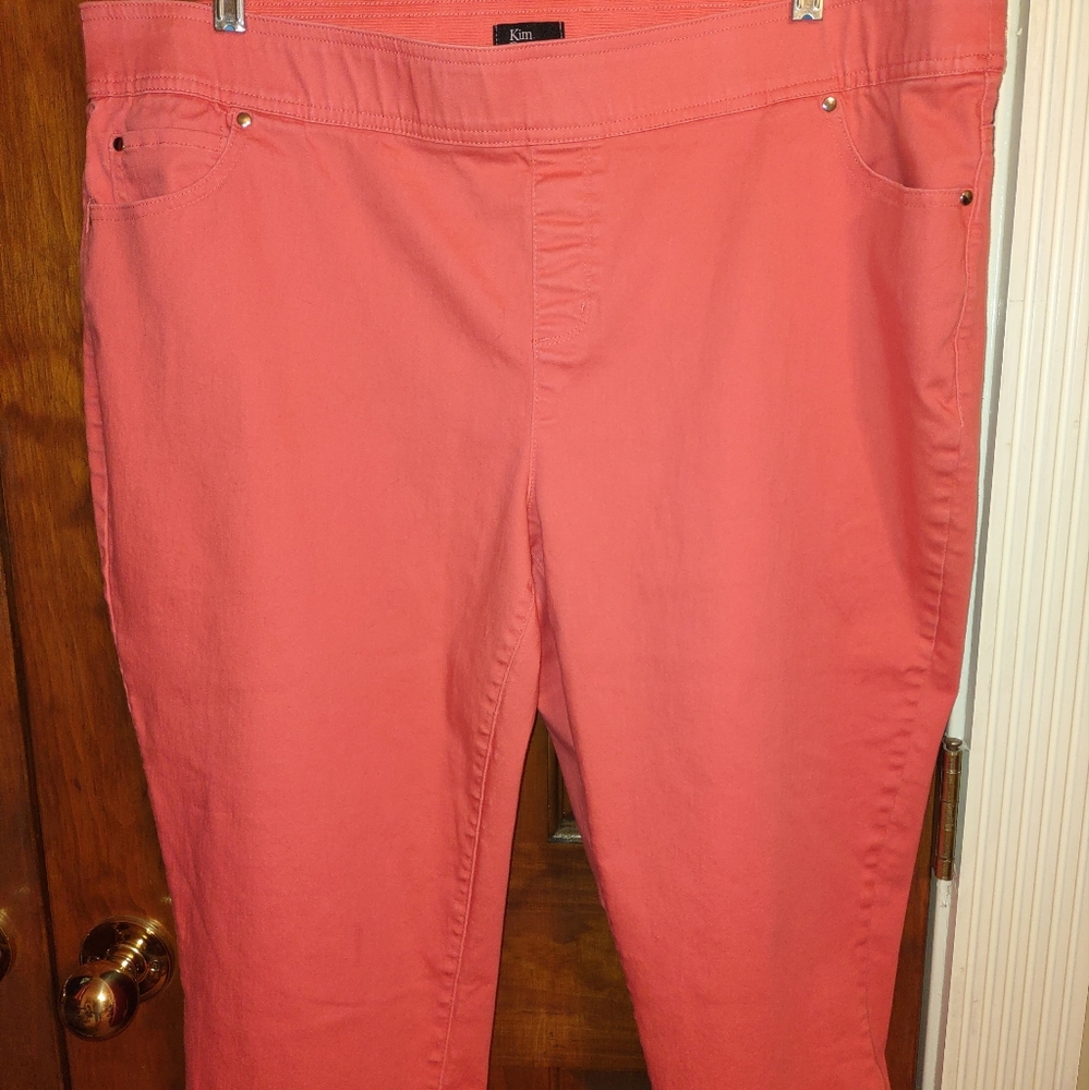 Women's Pull On Capri Pants NWOT